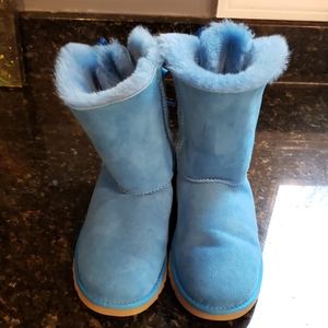 UGG Bailey Bow Blue Sky size 5